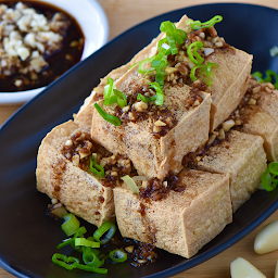 010. Crispy Tofu w/ Garlic Sauce 蒜香炸豆腐