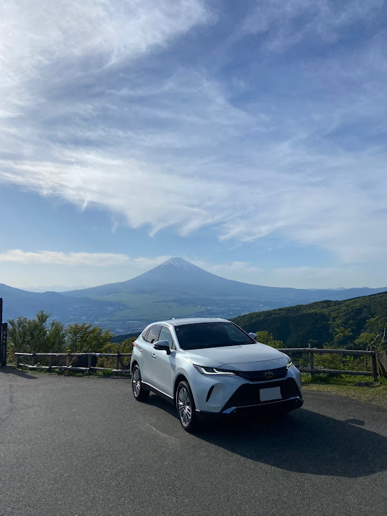 ハリアーの富士山と愛車・富士山が綺麗でした✨・富士山コラボ♡・伊豆スカイラインに関するカスタム事例の投稿画像1枚目