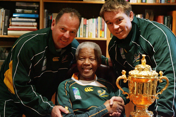 Nelson Mandela with Springbok coach Jake White, captain John Smit and the Webb-Ellis Cup in Houghton, Johannesburg. Picture: LEFTY SHIVAMBU/GALLO IMAGES/GETTY IMAGES