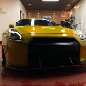 NISSAN GT-R