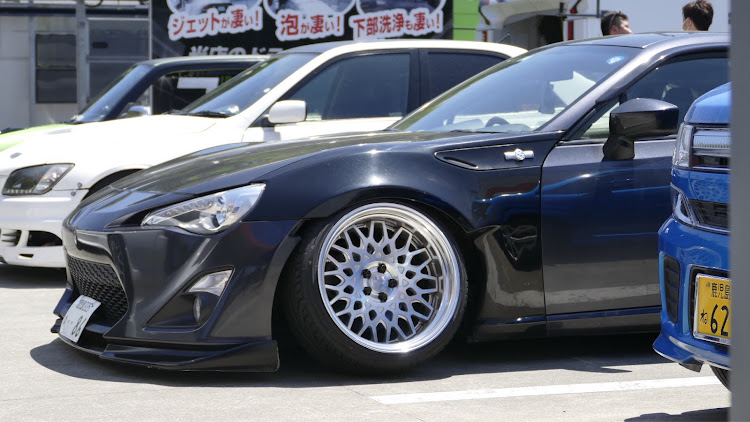 86の緊急事態宣言解除・青い空レーシング・stance・86BRZに関するカスタム事例の投稿画像2枚目