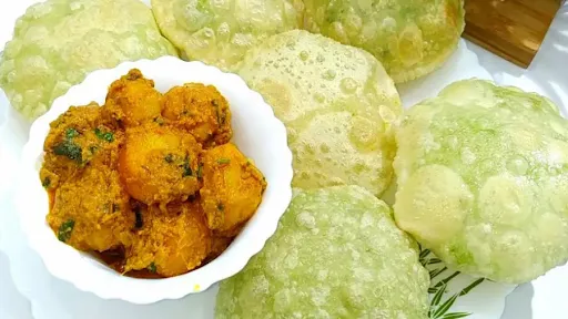 Koraishutir Kochuri With Aloo Dum