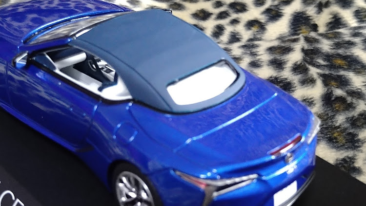 寅次郎さんが投稿したストラクチュラルブルー・LC500コンバーチブル・京商1/43ミニカー・完成度高いに関するカスタム事例の投稿画像8枚目