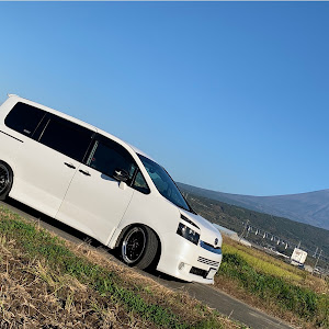 ヴォクシー ZRR70W