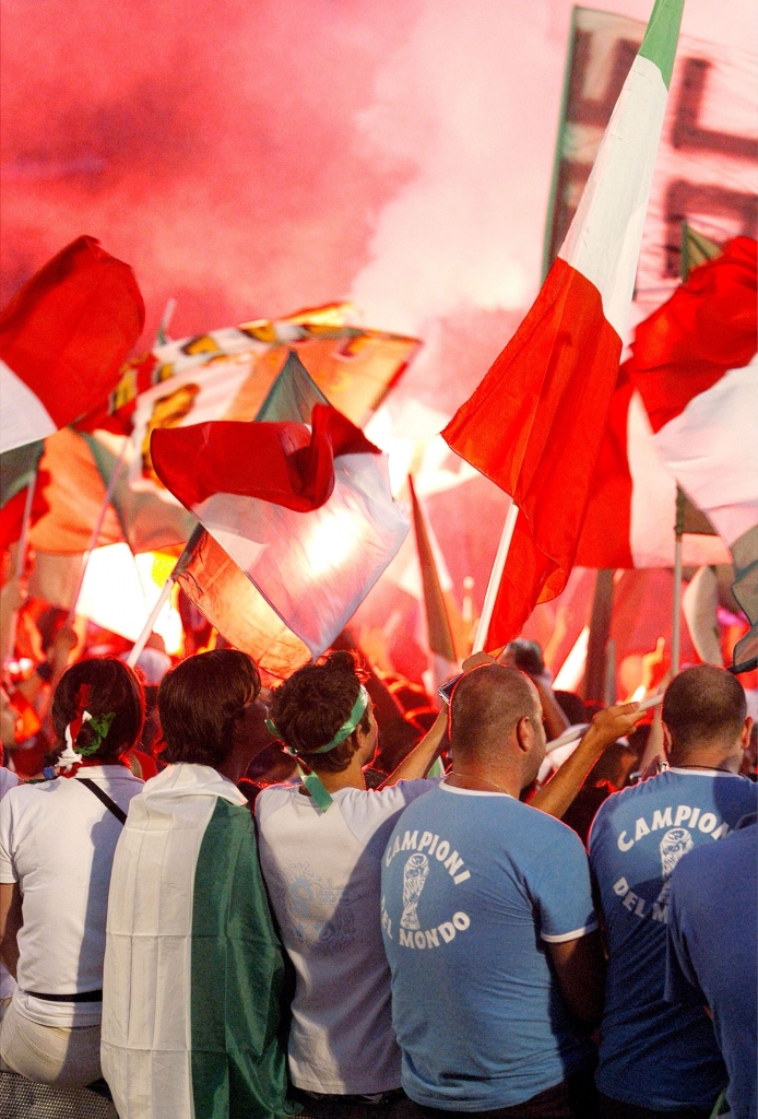 Un tricolore che si fonde nell'azzurro di Maurizio Valentini