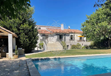 Villa avec piscine et terrasse 2