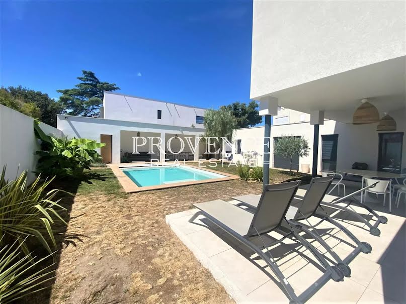 Location  villa 5 pièces 180 m² à Marseille 8ème (13008), 5 900 €