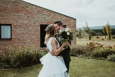 Fotografo di matrimoni Nikolett Schreiber (nsentiments). Foto del 20 aprile 2020