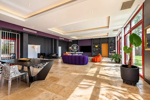 Property with pool and garden 5