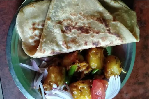 2 Paratha With Aloo Dum [4 Pieces]