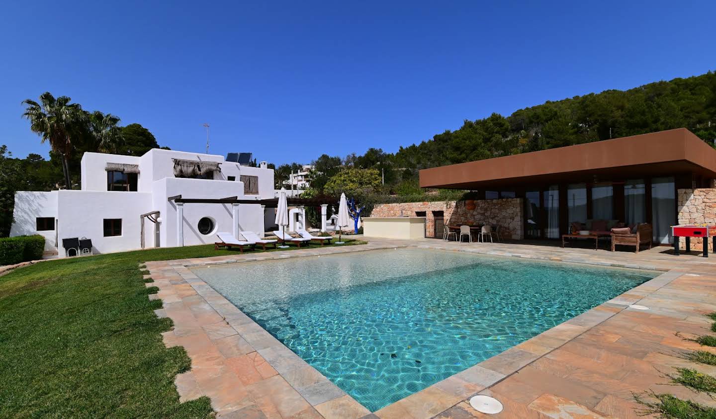 Villa with pool and garden Sant Carles de Peralta