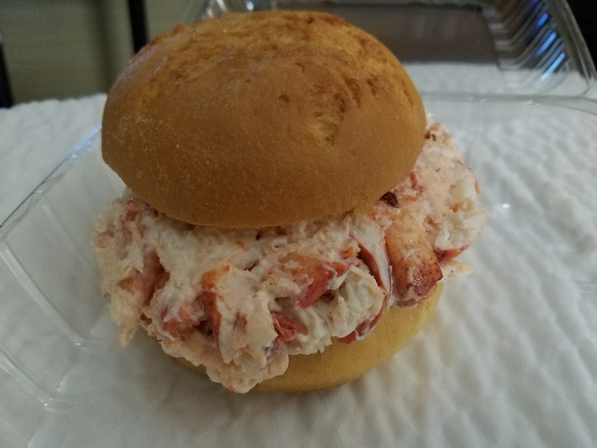 10 ounce GF lobster roll