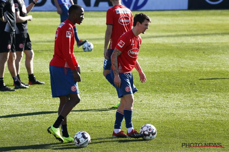 📷 Raman sluit zijn eerste match in 'Köningsblaue' uitrusting met een zege af