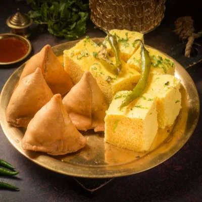 4 Pcs Samosa + Dhokla (250 Grams)