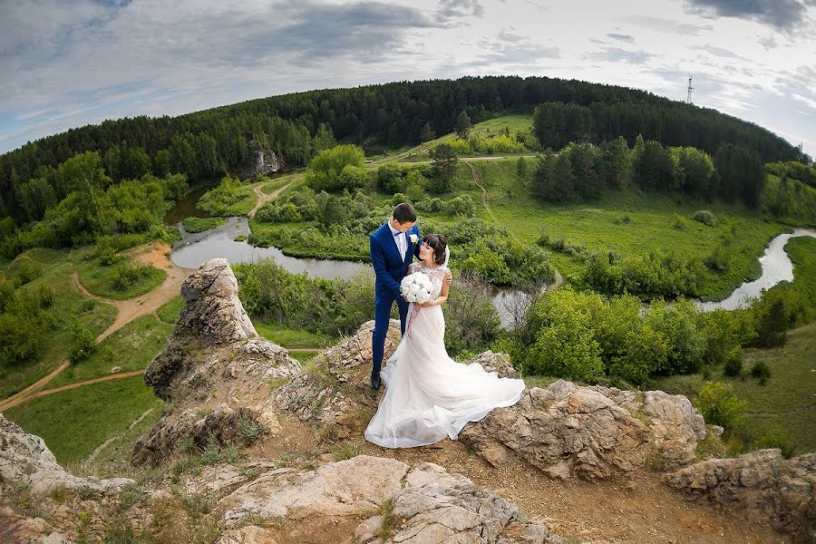 Fotógrafo de casamento Polina Yakovleva (polza241187). Foto de 25 de junho 2019