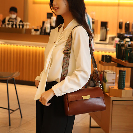 Title 5, Womens First Layer Cowhide Retro Shoulder Bag....