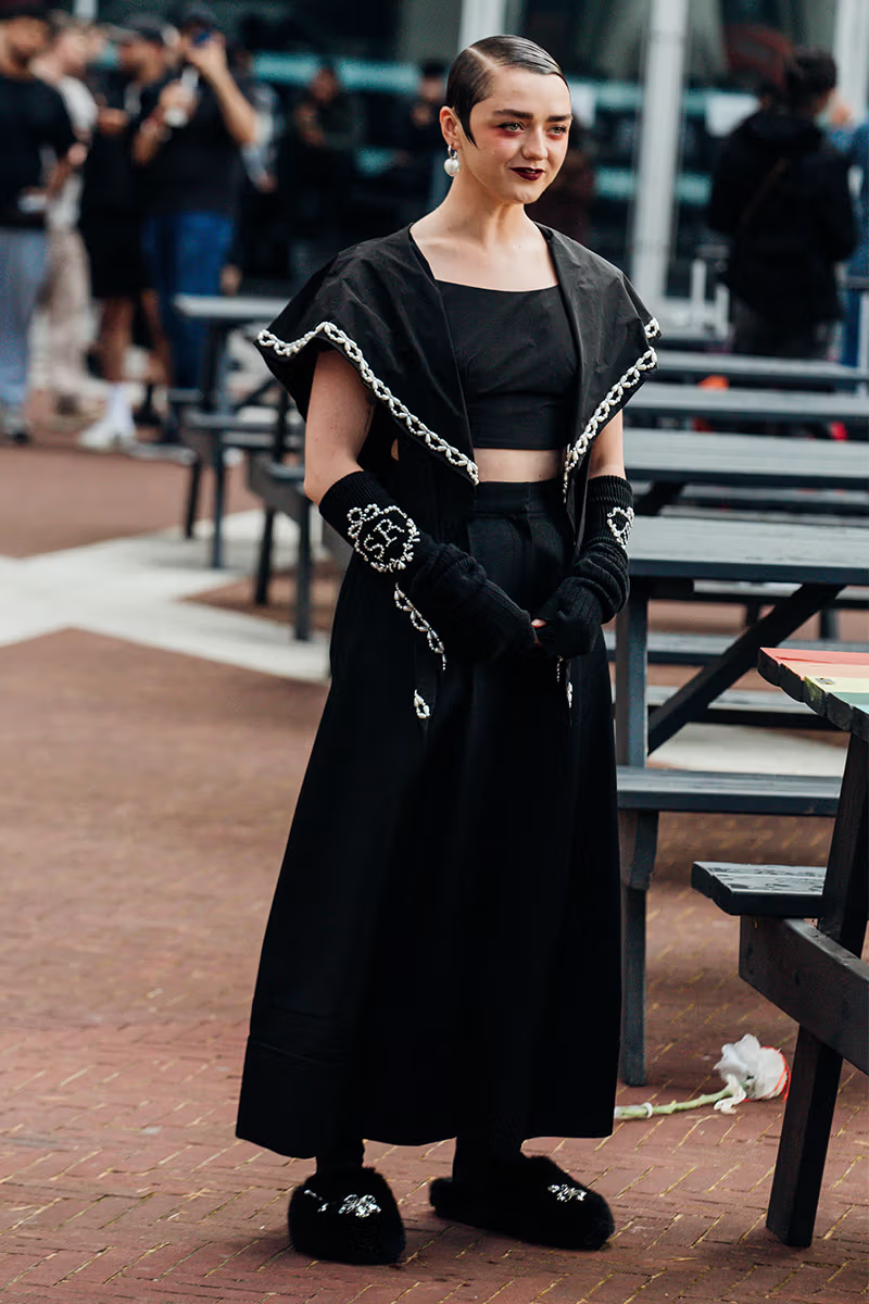 Maisie Williams looks very beautiful with her black ensemble for  London Fashion week 2023