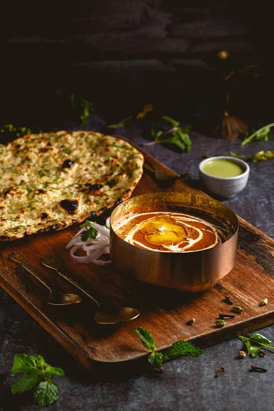 Dal Makhani/Tadka With Garlic Naan/Tawa Paratha