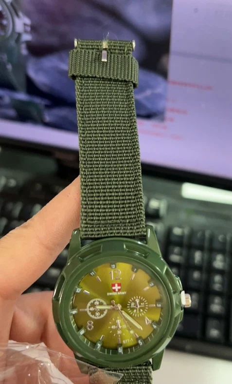Reloj Militar Resistente al Agua con Durabilidad Extrema para Aventuras al Aire Libre y Precisión en Condiciones Difíciles