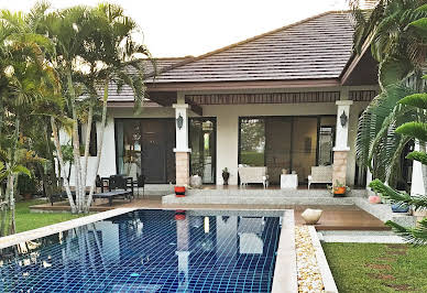 Villa with pool and garden 5