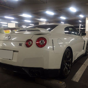 NISSAN GT-R R35