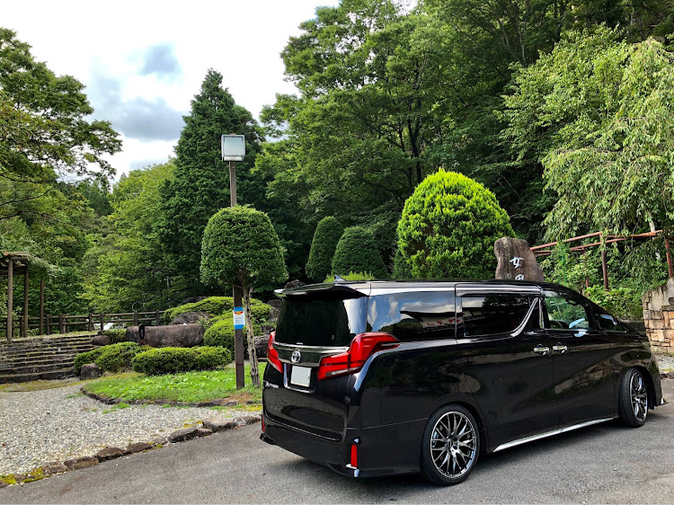 アルファードの秋の気配・とにかくスタンバイOK🕺・滝とコラボ・結婚記念日旅行・仮面ライダーセイバーに関するカスタム事例の投稿画像4枚目