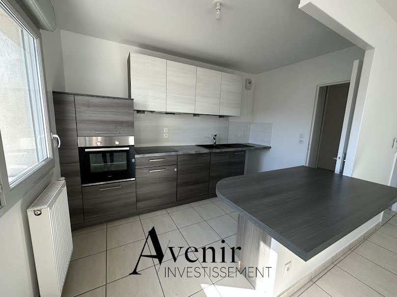 Location  appartement 5 pièces 102.33 m² à Tassin-la-Demi-Lune (69160), 2 660 €