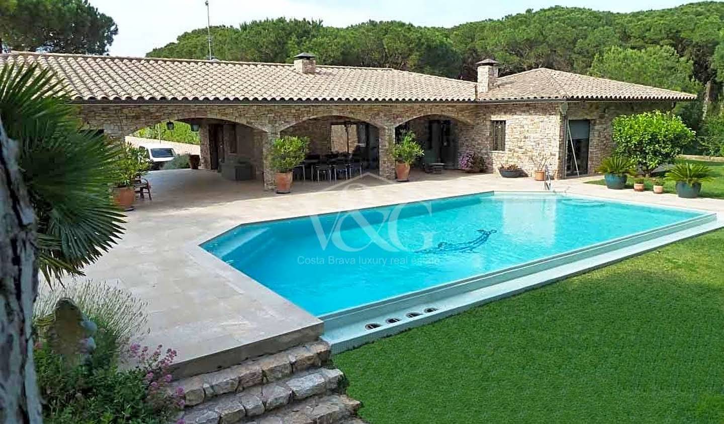 Villa with pool and terrace Pals