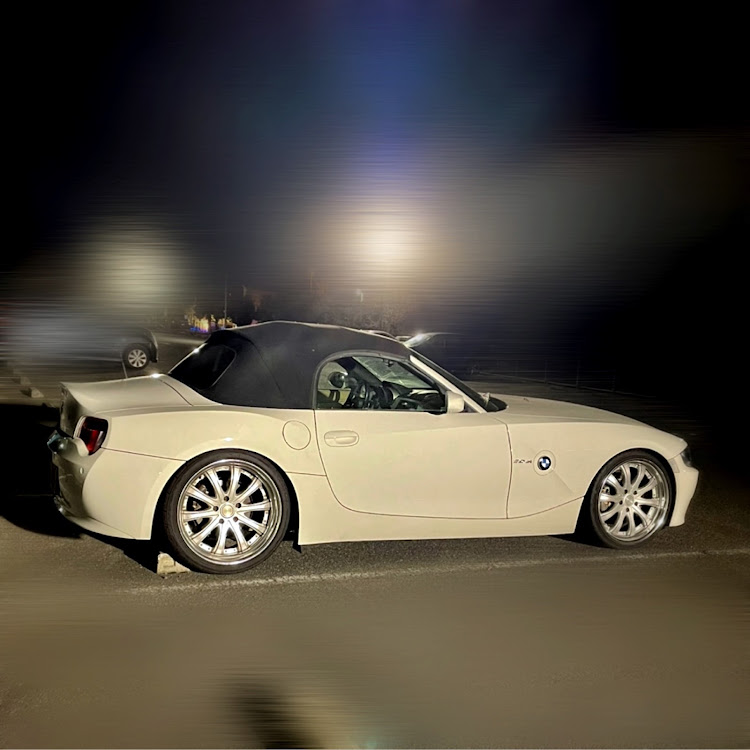 Z4 ロードスターのオープンカー・左ハンドル・愛車・e85 z4・Z4の日に関するカスタム事例の投稿画像1枚目