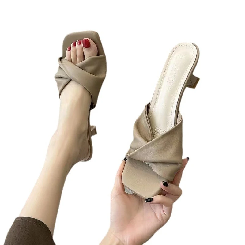 Sandálias de salto agulha de salto médio para mulheres, perfeitas para o verão. Conforto e elegância para seus looks, ideais para qualquer evento.