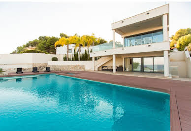 Villa avec piscine et terrasse 3