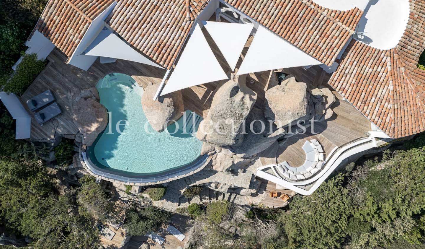 House with pool Punta Sardegna