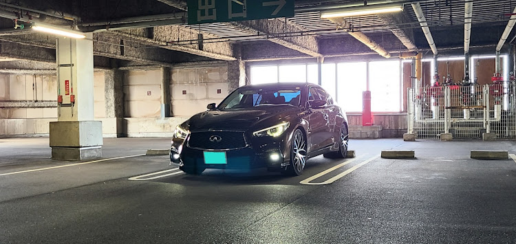 スカイラインの撮っちゃえ日産・立駐は盛れる・純正style・INFINITI・休日を満喫に関するカスタム事例の投稿画像2枚目