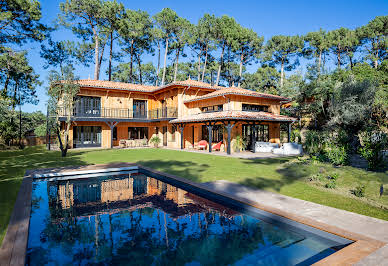 Villa with garden and terrace 17