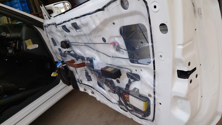 スカイライン GT-RのBNR32・熱中症に気をつけて!!・ウェザーストリップ交換・DIYに関するカスタム事例の投稿画像4枚目