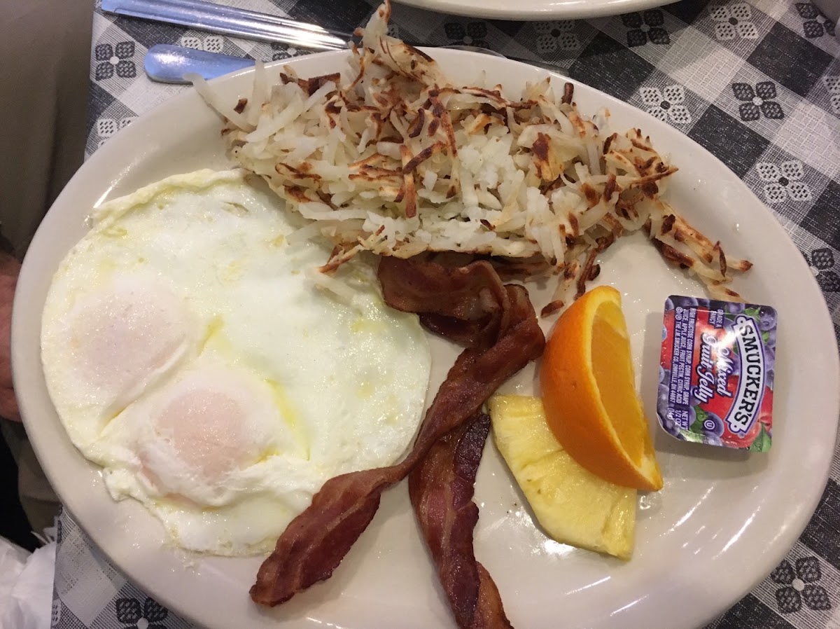 Traditional Sunday breakfast - too bad half the hash browns got eaten before I could get a picture. Plate was empty when we left