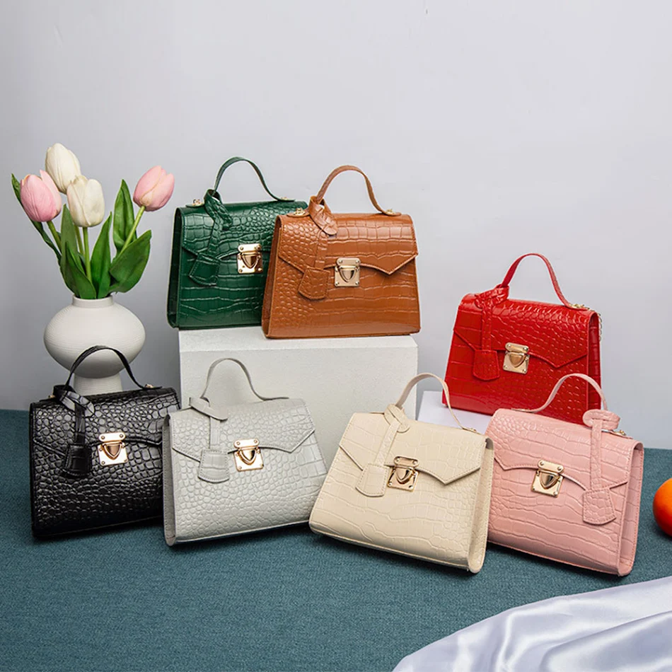 Sac à main simple à motif style vintage pour femme. Parfait pour un usage quotidien, élégant et pratique, il offre un design intemporel et une touche de sophistication