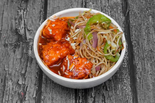 Hot Garlic Noodles With Paneer Chilli