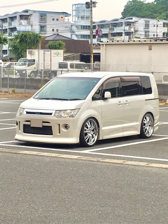 デリカD:5のバネ交換・バネレート変更・クラフト・ヘルパー・車高調整に関するカスタム事例の投稿画像1枚目