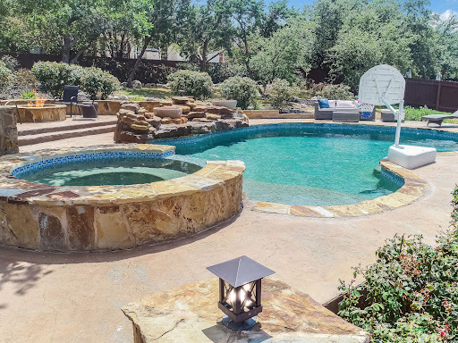 House with pool 4