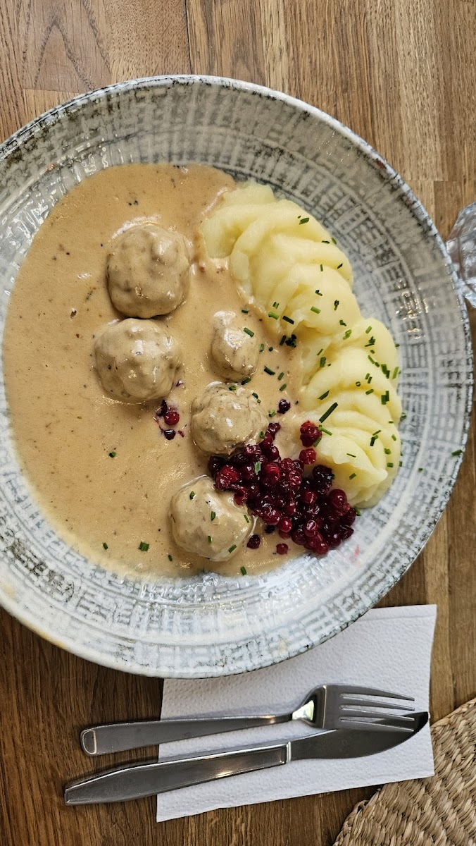 Meatballs with mash potatoes