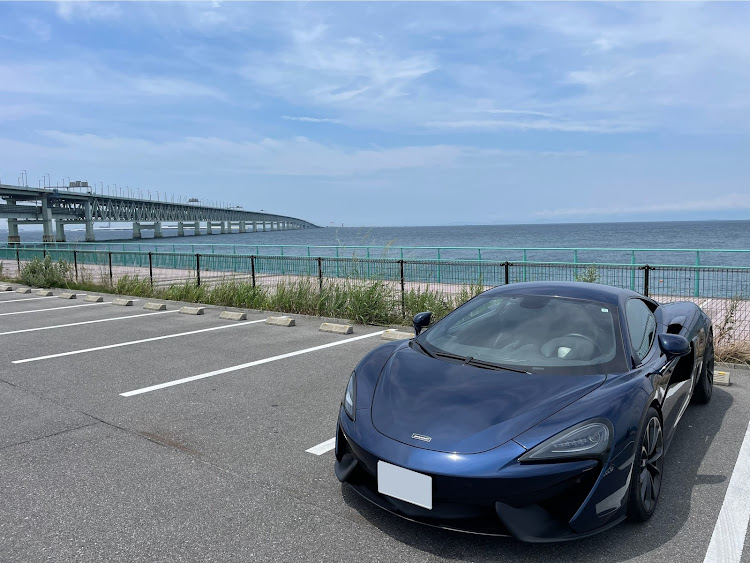 540Cの海と愛車・マクラーレン540C・マフラー・ヌルテカボディ選手権に関するカスタム事例の投稿画像1枚目