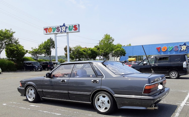 グロリアの久しぶりのドライブ・19,000記念日！・アンテナ依存症！・車高調まだ付けてなじゃん！・はい！すみません🤣に関するカスタム事例の投稿画像2枚目
