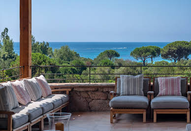 Villa avec piscine en bord de mer 4