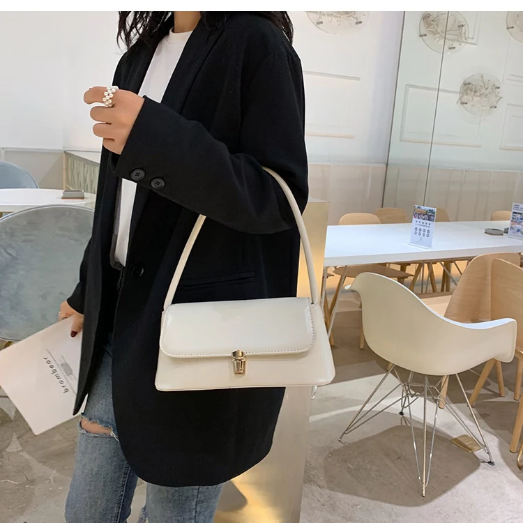 Sac à bandoulière tendance, sac à main fashion, sac sous le bras élégant, l'accessoire idéal pour un look chic et moderne, parfait pour toutes les occasions.
