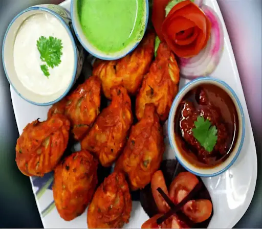 Chicken Tandoori Momos (8 Pcs)