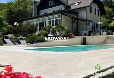 Maison avec piscine et terrasse 11