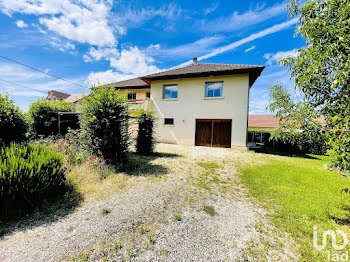 maison à Saint-André-le-Gaz (38)