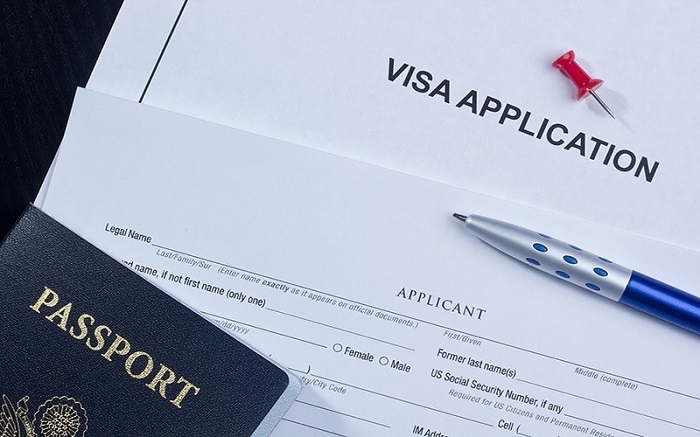 Dịch vụ làm visa Séc - hLuhanhVietNam hướng dẫn khách hàng hoàn thiện hồ sơ làm visa