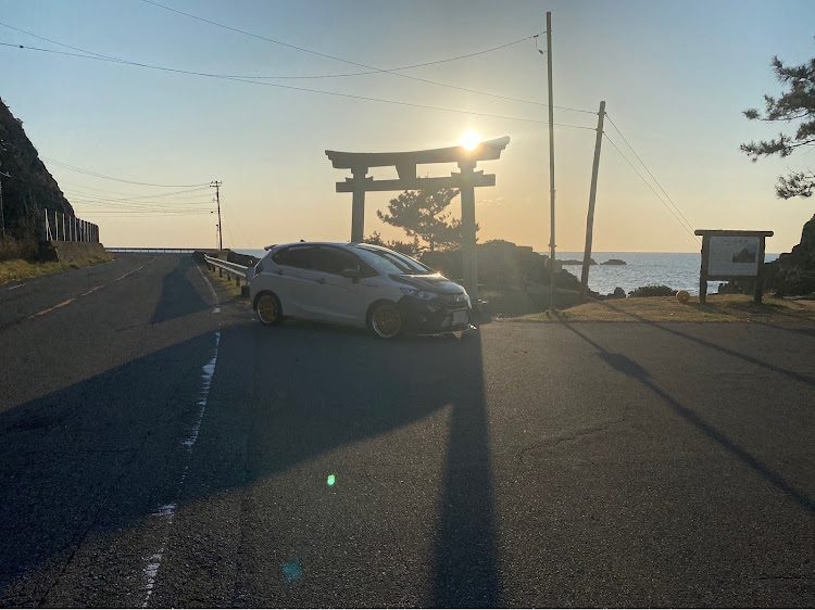 フィットの夕日とコラボ・鳥居コラボに関するカスタム事例の投稿画像1枚目